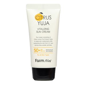 کرم ضد آفتاب بدون رنگ فارم استی spf 50 مدل citrus yuja ‌مناسب انواع پوست حجم 70 میلی‌لیتر