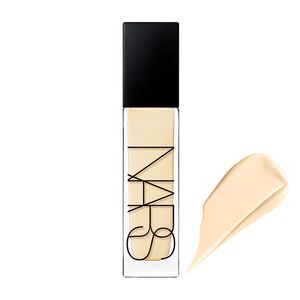 کرم پودر نارس سری natural radiant مدل 6599 حجم 30 میلی لیتر